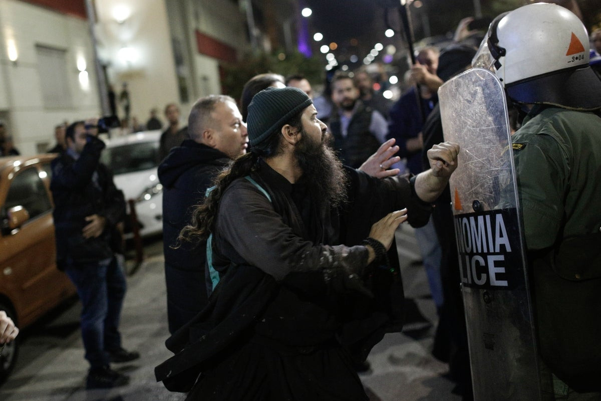 Πολύ ξύλο στη Θεσσαλονίκη για τη βλάσφημη παράσταση που προσβάλει τον Χριστό, την Παναγία και την Ορθόδοξη πίστη